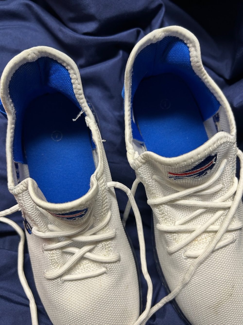 Buffalo Bills Sneakers 🏈 - Picture 4 of 14